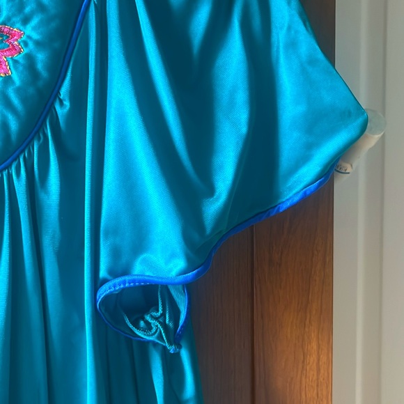 Size L vanity fair night gown/duster - Picture 6 of 6